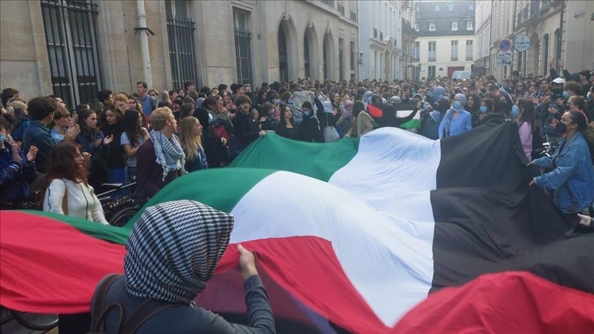Sciences Po Paris : rassemblement étudiant contre les exclusions et en soutien à la Palestine