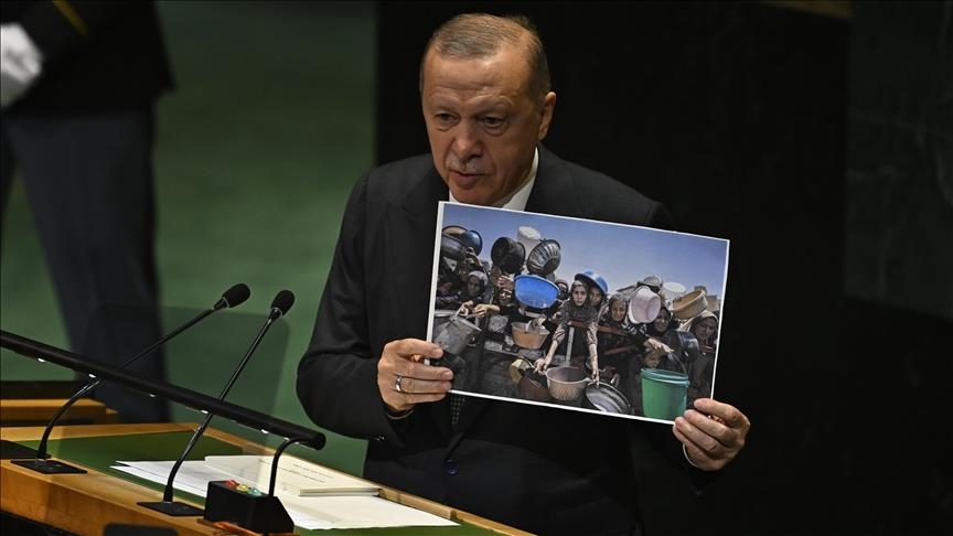 أردوغان يناشد زعماء العالم الوقوف إلى جانب الشعب الفلسطيني