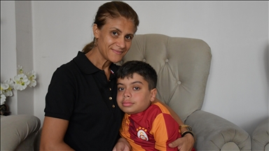 Morquio sendromlu Deniz, annesinin ilgisi ve şefkatiyle sosyalleşiyor