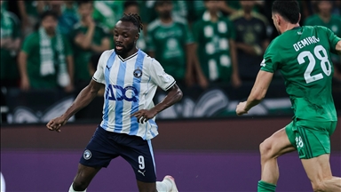 قدم.. الكونغولي ماييلي يقود بيراميدز المصري لربع نهائي كأس القارات