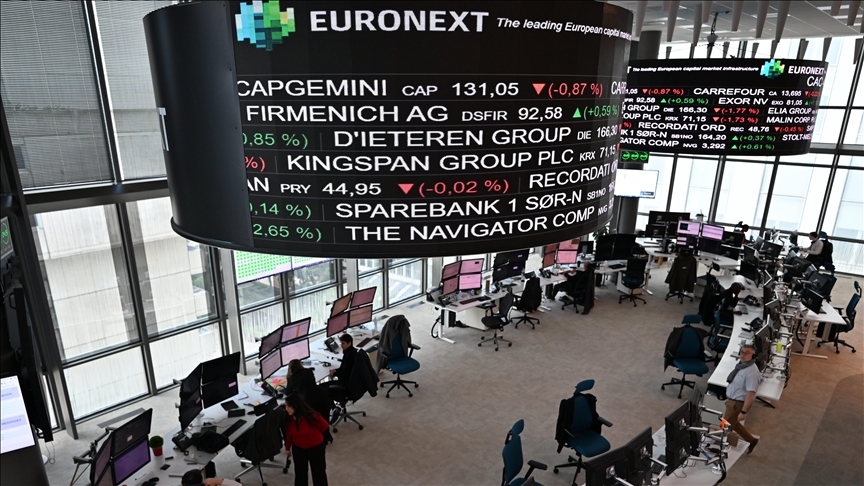European stocks end midweek mixed, defense stocks climb