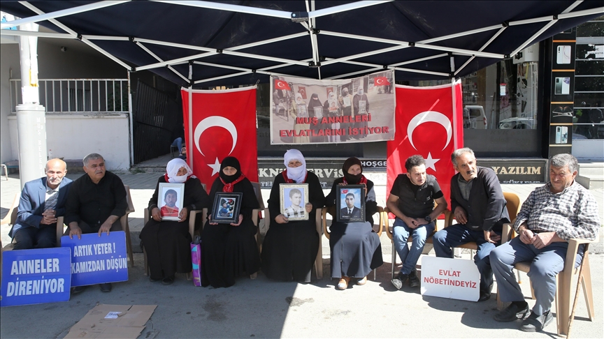 Malbatên Mûşî çalakiya xwe ya li ber avahiya DEM Partiyê domand