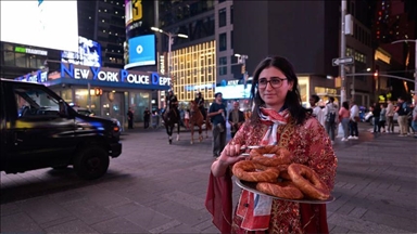 Okus Anadolije: Turski simit i čaj posluženi na Times Squareu u New Yorku