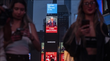 Thënia e famshme e presidentit Erdoğan shfaqet në qendër të New Yorkut