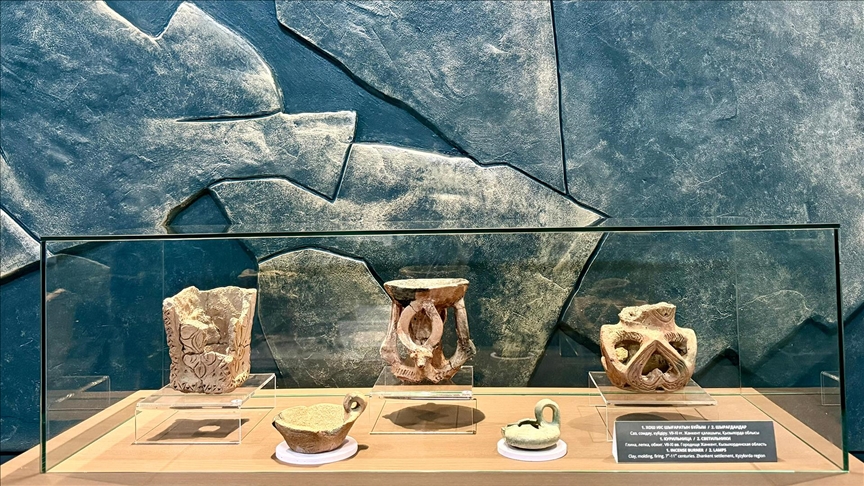 Kazakistan'da arkeolojik kazı çalışmalarında keşfedilen Oğuzlar dönemine ait eserler tanıtıldı