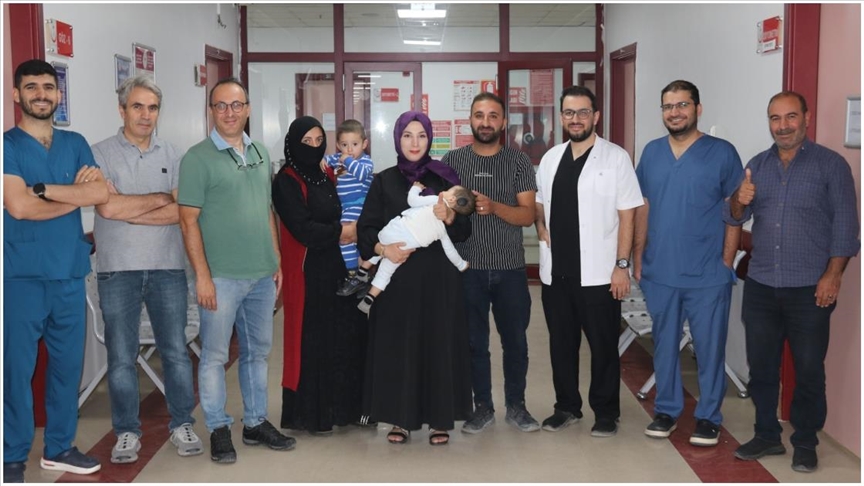 Diyarbakır'da iki bebek biyonik kulak ameliyatıyla ilk kez duymaya başladı 