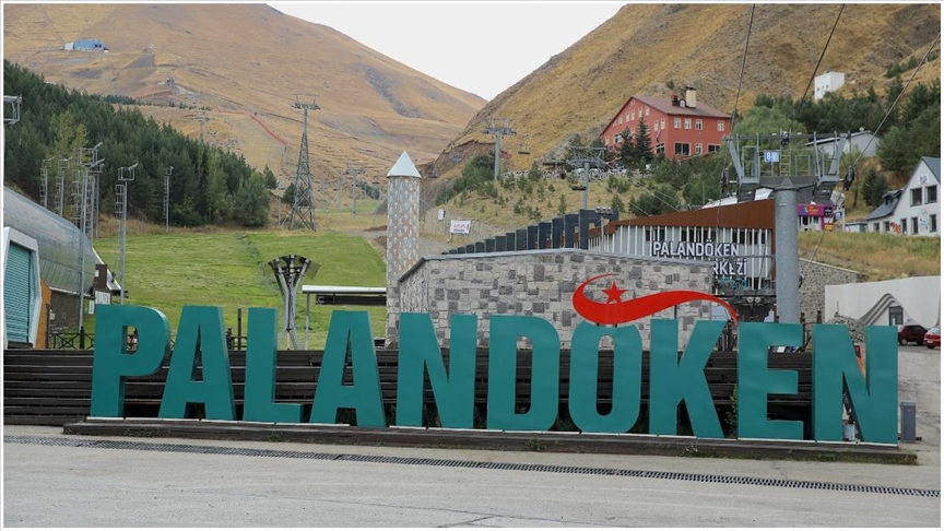 Palandöken'deki otelciler aralık ayında açılması beklenen sezon için rezervasyonları almaya başladı