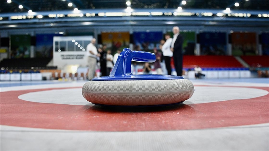 Samsun'da suça sürüklenen çocuklara floor curling eğitimi veriliyor