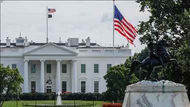 Trump remplace la photo de Biden à la Maison Blanche par une machine 
