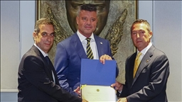 Fenerbahçe Başkanı Sadettin Saran ve yönetim kurulu üyeleri mazbatalarını aldı
