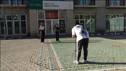 Li Silopiyê keç û xortan klîbeke ku tê da stranên Neşet Ertaş dibêjin, amade kir