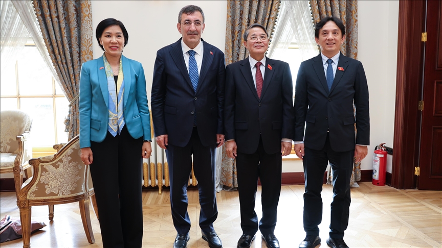 Cumhurbaşkanı Yardımcısı Yılmaz Vietnam Ulusal Meclis Başkan Yardımcısı Nguyen Duc Hai ile görüştü