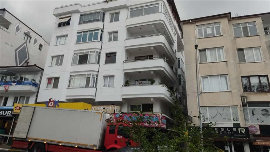 "Güllü" adıyla tanınan şarkıcı Gül Tut, Yalova'daki evinin balkonundan düşerek hayatını kaybetti