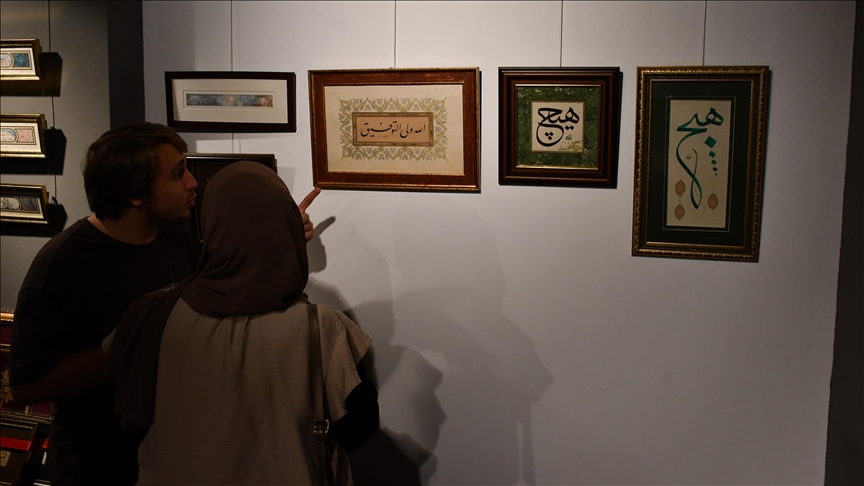 Në Kosovë u hap ekspozita me artin e tezhibit “Müstesna”