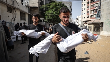 إسرائيل تقتل 13 فلسطينيا وتفجر منازل في قطاع غزة 