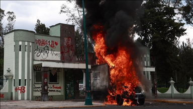 Digjet një kamion gjatë protestës në Mexico City, kërkojnë drejtësi për 43 studentët e zhdukur