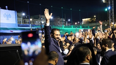 الرئيس السوري يفاجئ إدلب بوصوله إلى حملة تبرعاتها