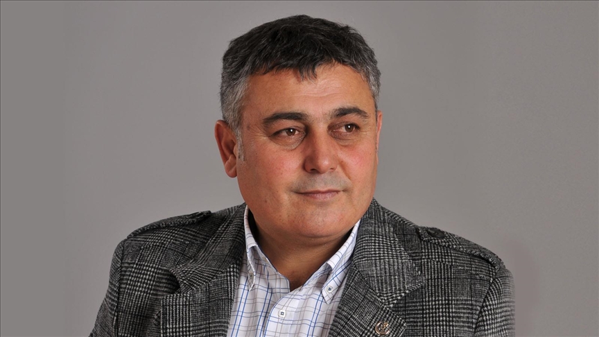 Antalya'nın Aksu ilçesi Belediye Başkanı İsa Yıldırım, CHP'den istifa ettiğini açıkladı