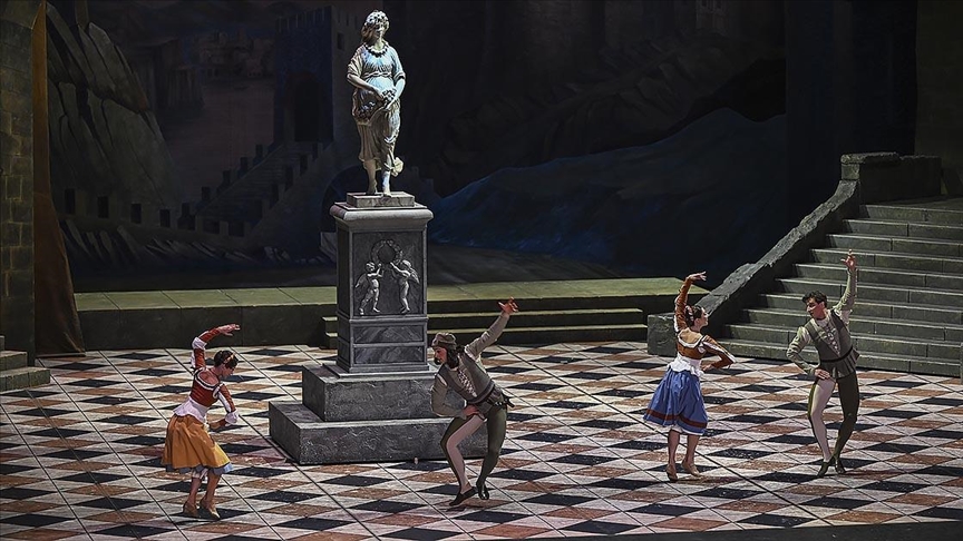 Bolşoy Bale ve Orkestrası, İstanbul'da ilk kez "Romeo ve Juliet" ile sanatseverlerle buluştu 