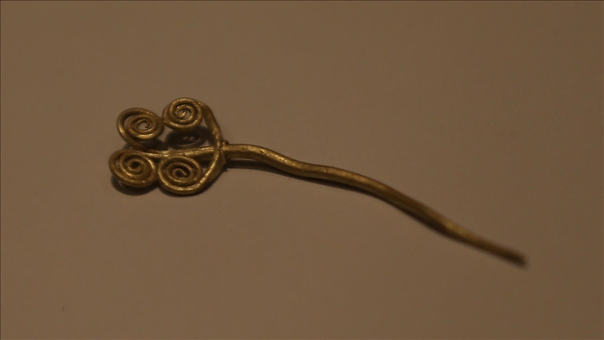 4,500-year-old golden brooch, rare jade unearthed at ancient Troy in Türkiye