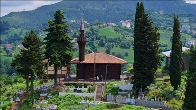 Trabzon'un yüzlerce yıllık camileri taş ve ahşap sanatının zengin örneklerini sergiliyor