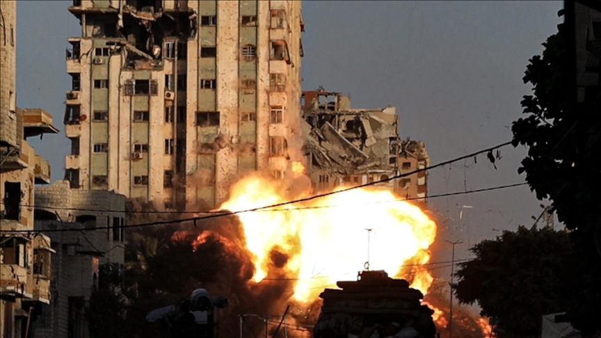 Gaza: l’armée israélienne bombarde une nouvelle tour et déplace des centaines de personnes