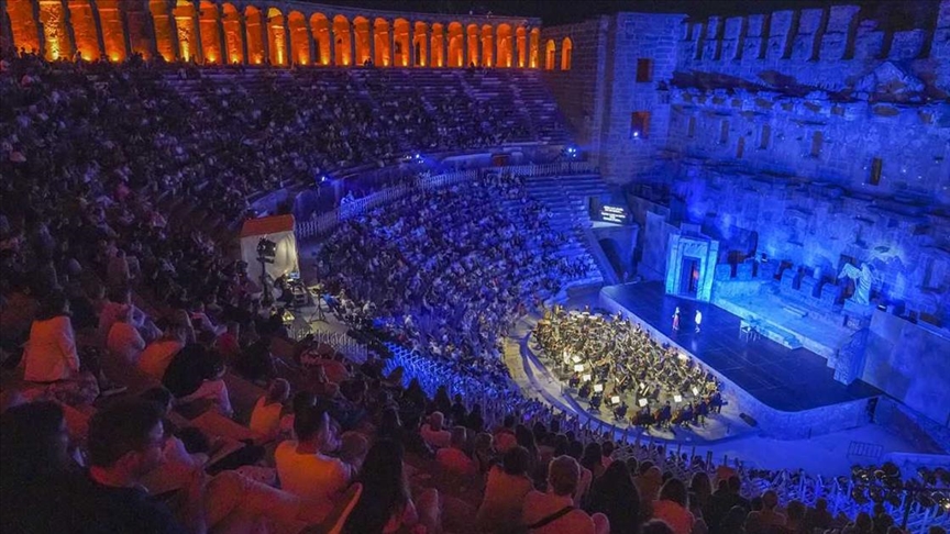 "Tosca" operası Aspendos Antik Tiyatrosu'nun tarihi atmosferinde sahnelendi
