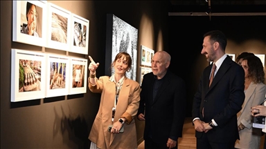 Dünyaca ünlü fotoğrafçı Steve McCurry'nin "The Haunted Eye" sergisi sanatseverlerle buluştu
