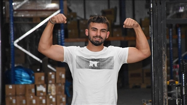 Toptan gıda deposundan halterde şampiyonluğa uzandı