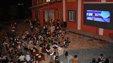 Şırnak'ta kırsaldaki yaklaşık 4 bin 500 çocuk açık havada sinema ile buluştu