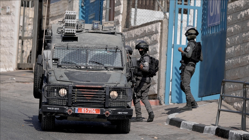 Israeli forces raid dozens of homes, arrest 7 Palestinians in occupied West Bank
