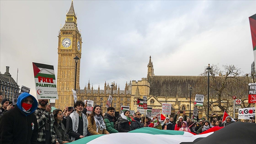 İngiltere'de iktidar partisi üyeleri hükümeti Gazze'de soykırımı kabul etmeye çağırdı