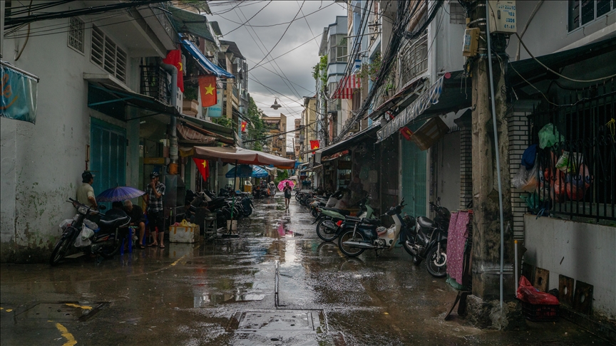 Vietnam'da etkili olan Bualoi Tayfunu nedeniyle 12 kişi hayatını kaybetti