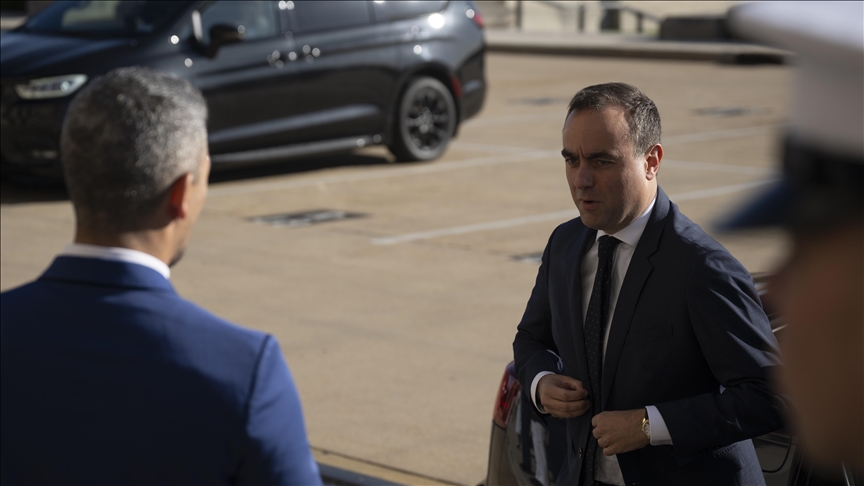 France: Une plainte déposée contre le Premier ministre Lecornu pour "faux diplôme universitaire"
