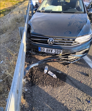 Li Mêrdînê du otomobîl li hevdu qelibîn, di qezayê da jê 4 zarok 7 kes birîndar bûn