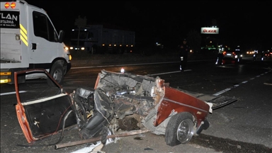 Li Manîsayê kamyonet û wesayîtek li hev qelibîn, 5 kes mirin û 6 kes jî birîndar bûn