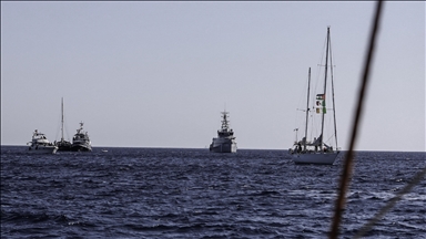 'Until siege crumbles, peoples of the world will continue to sail'