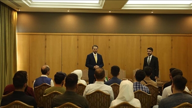 القنصل التركي بحلب يلتقي طلابا مقبولين ضمن برنامج بلاده للمنح الدراسية