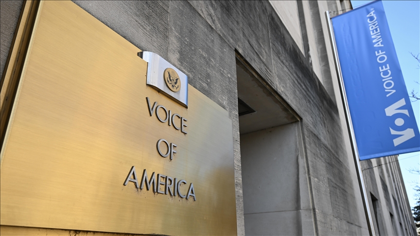 ABD'de yargıç, Trump yönetiminin VOA'da çalışan yüzlerce kişiyi işten çıkarma planını askıya aldı