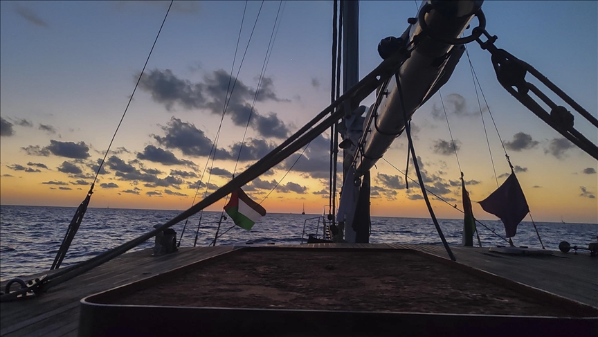 Global Sumud Flotilla boats head closer to Gaza coasts, splitting Italian politics