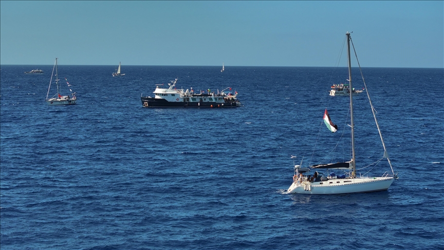 Gaza-bound flotilla expects Israeli interception 'tonight or tomorrow'