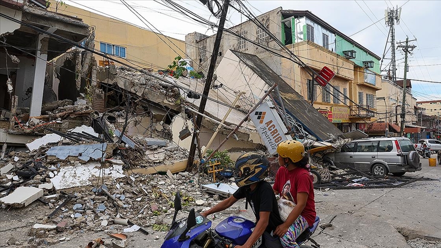 Filipinler'de 6,9 büyüklüğünde deprem