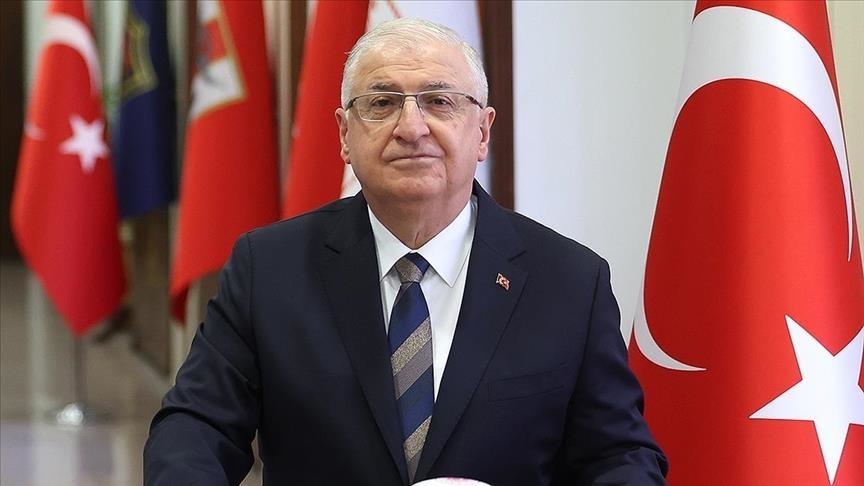 وزير الدفاع التركي يبحث مع نظيره البريطاني التعاون الثنائي