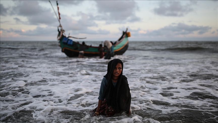 UN refugee chief warns Rohingya face 'lives defined by fear'