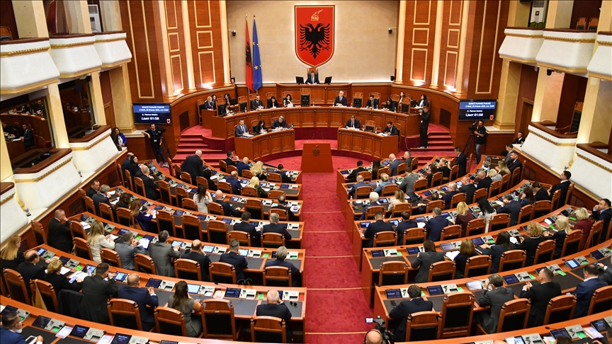 Shqipëri, mbi mocionet për programin e qeverisë dhe "gjenocidin serb në Kosovë" do të vendoset në seancë plenare