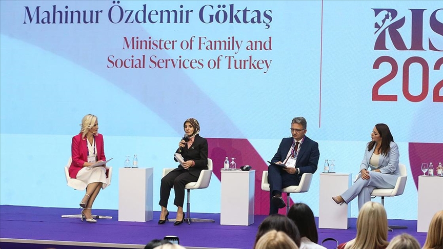 Bakan Göktaş: Kadınların girişimci olarak büyümelerine finansal destekler sağlıyoruz