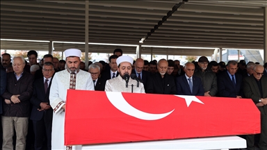 Yavuz Bülent Bakiler, memleketi Sivas'ta son yolculuğuna uğurlandı