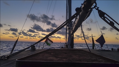Global Sumud Flotilla boats head closer to Gaza coasts, splitting Italian politics