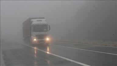 Bolu Dağı'nda sis ve sağanak ulaşımı etkiledi