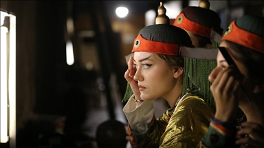 Opera ve bale sanatçıları en iyi performans için perde arkasında zamanla yarışıyor